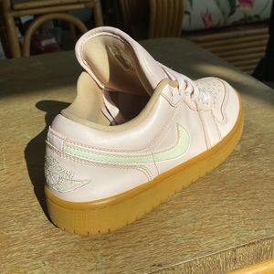 Womens Jordan 1 Low “Arctic Pink Gum” size 8